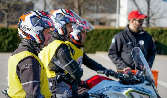 Interviews-avec-des-instructeurs-de-conduite-moto araiparadise